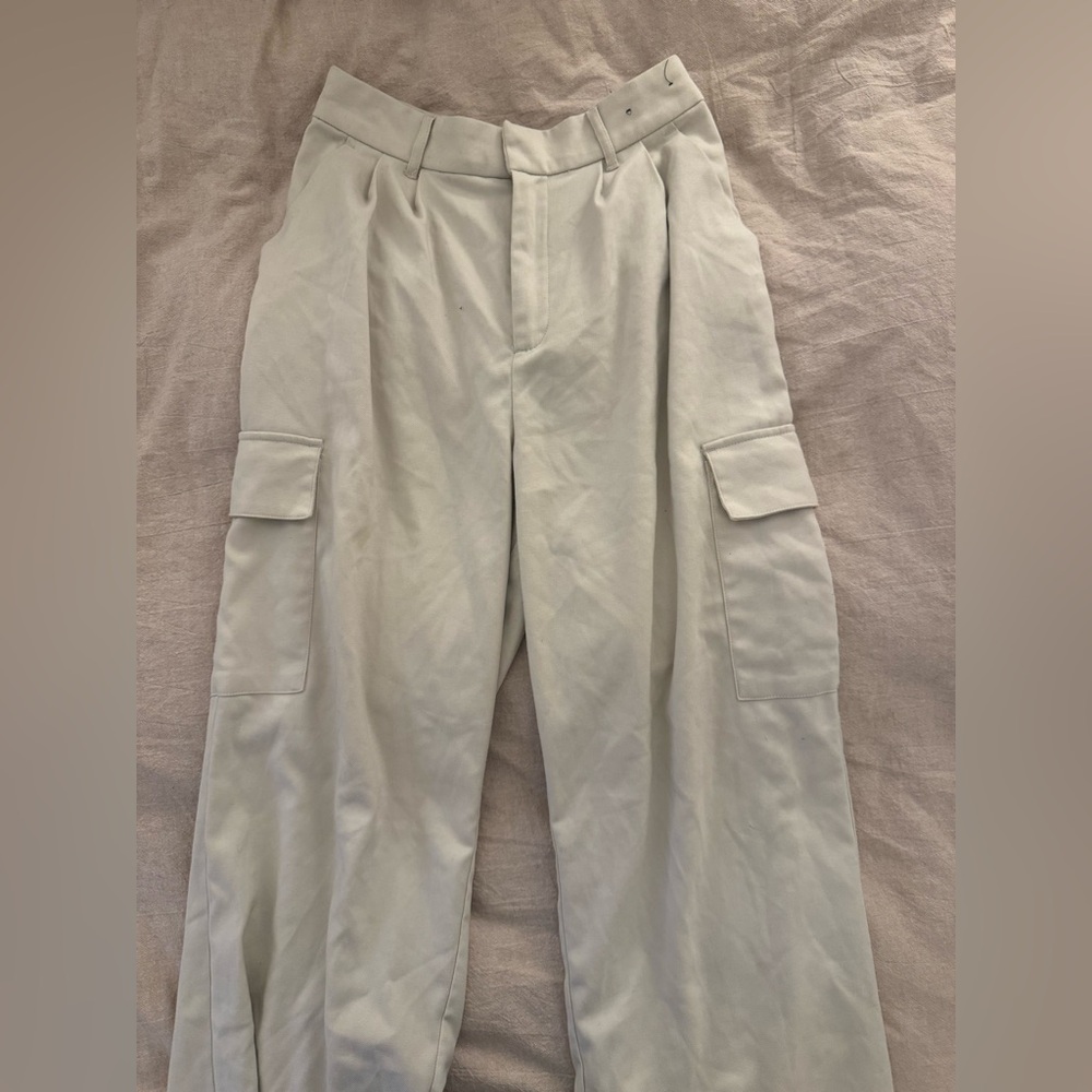 Hollister Ultra High Rise Wide Leg Women's Cream Cargo Trouser